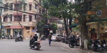 Nhà phố Duy Tân 5 tầng mới,ô tô tránh, đủ đồ, kinh doanh thuận lợi-25 triệu/tháng