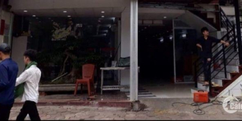 Cho thuê nhà phố Hoàng Quốc Việt làm công ty,... 240m2 MT 8m2 2T 100tr/tháng