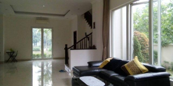 Cho thuê biệt thự VINHOMES Việt Hưng, Long Biên, đầy đủ nội thất, 300m2, giá 45tr/1 tháng. -Khu vực: Khu đô thị Việt Hưng, Long Biên, Hà Nội.