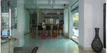 Cho thuê villa đường nội bộ Xuân Thủy có hồ bơi đủ nội thất giá 2500$