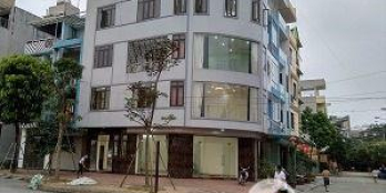 Cho thuê nhà Lạc Long Quân, Tây Hồ , dt: 75m2x2.5t , 22tr/tháng