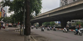 Cho thuê nhà Lạc Long Quân dt 60m2x5t. Gía 40tr/tháng