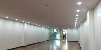 Tòa nhà nằm trên mặt đường Phạm hùng, Đỗ đức dục, tọa lạc tại vị trí đắc địa giữa ngã ba Đỗ Đức Dục, với kiến trúc đẹp, sang trọng.