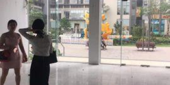 Cho thuê nhà lô góc chân tòa nhà chung cư