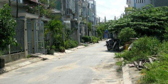 Cần bán gấp lô đất mặt tiền đường Trục, dân cư hiện hữu, sổ hồng riêng, 100% thổ cư