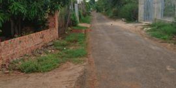 Bán nhà phố Cần tiền bán gấp lô đất mặt tiền xã Eakao Diện tích 5x30 : Giá 110tr/m -Vị trí: Đất mặt tiền xã Eakao. Gần hồ Eakao cách 150m. Gần KDL Hoàng nam