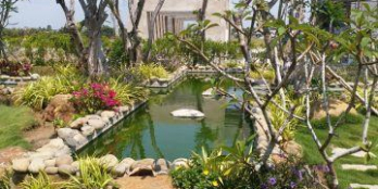 Kì lạ: Xây sẵn nhà mồ cho cả gia đình mình khi còn sống