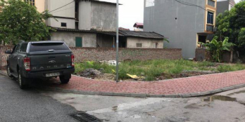 Bán lô đất góc 2 mặt tiền thôn cam Cổ Bi Dt 68m2, Mt 4.5m, đường rộng 15m, kinh doanh tốt.