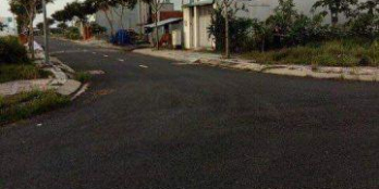 Tôi cần bán lô đất sát bên nhà DT: 5x26m = 130m2, ngay MT đường Tỉnh Lộ 10, gần ngã tư Bà Hom