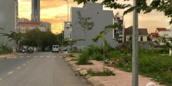 Bán lô đất MT đường Nguyễn Văn Hưởng, đối diện KBT Thảo Điền, Q2