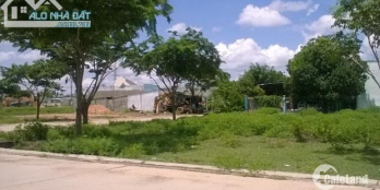 Cô Năm cần bán 300m2 đất thổ cư tại Bình Dương sát QL13. lh: 0906.815.119