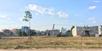 Bán gấp 300m2 đất thổ cư sát chợ, dân cư đông, đường rộng 16m, sổ riêng giá 610 triệu. LH 0963.705.521