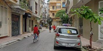 Bán nhà phố Hoàng Hoa Thám 50m2, 4T, ô tô, KD,8 tỷ.