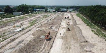 Không có tiền nhiều chứ. không bao giờ được hết