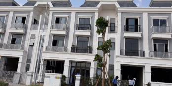 bán căn nhà mặt tiền nằm trên đường nguyễn trung trục