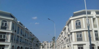 Bán nhà chính chủ mặt tiền đường Nguyễn Trung Trực, TT Bến Lức: LH 0904683303