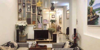 Bán gấp nhà đẹp 52m2 ngõ rộng thoáng phố Trần Quốc Hoàn giá 4,55 tỷ.