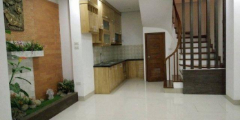 Bán nhà Thịnh Quang 30m2 x 5 tầng giá 3.15 tỷ ngõ ba gác