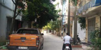 Bán nhà riêng 4 tầng phố Cát Linh DT 40-45m2, 4 phòng ngủ, hướng Đông