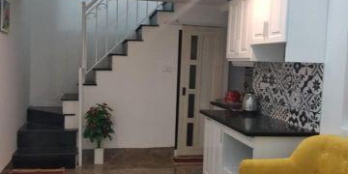 Bán nhà Đường Láng, DT 28m, 5 tầng, mt 4m. Giá 2.6 tỷ (0975965639)