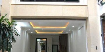 Bán nhà Hoàng Cầu nhà đẹp 38m2+7T+MT4m+8,9 tỷ oto vào nhà