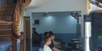 Ôtô .Kinh doanh đỉnh. Bán nhà đường Nguyễn Chí Thanh.dt40m x4t. giá 8.9 tỷ