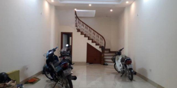 Bán nhà 31m2, mt 4.2m. Ngõ Oto, KD, VP Đường Láng. Lh: 0975965639