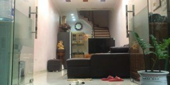 Bán nhà Trương Định, 5 tầng, 2,65 tỷ, ô tô đỗ cửa.