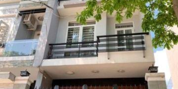 Nhà MT đường xây 1 Trệt 2 Lầu, gần chợ Bình Chánh