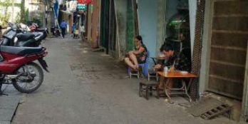 BÁN NHÀ QUẬN 1 , PHẠM NGŨ LÃO , 2 MẶT TIỀN HẺM . VÀI BƯỚC CHÂN LÀ RA BÙI VIỆN . NHÀ ĐANG CHO THUÊ