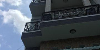 Bán gấp căn nhà Cống Lở hẻm 6m Dt: 4 x 15m 2 lầu 5,9 tỷ  +DT: 4 x 15m 1 lững 2 lầu nhà mới đẹp, vào ở ngay.  + Hẻm 6m, xe tải vào quay đầu.  + khu nhà an ninh,