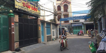 Cần bán nhà hẻm thông xe tải đường Cầu Xéo, DT 4m x 19m, nhà 2 lầu, sân thượng. Giá 7.5 tỷ.