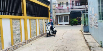 Bán nhà hẻm đường Đỗ Thừa Luông, DT 4m x 12m, nhà 3 lầu, mới, đẹp. Giá 5.4 tỷ.