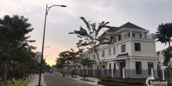 Bán nhà shophouse 300m2, sổ hồng sang tên ngay trung tâm