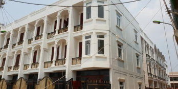 Cần tiền bán gấp nhà phố mặt tiền ql13