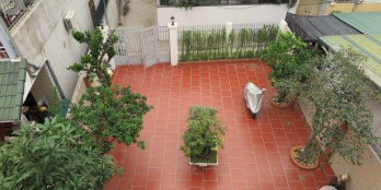 Căn nhà tuyệt đẹp gần sát hồ Tây và phủ Tây Hồ bán giá mềm