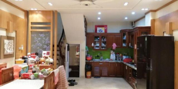 Cần bán nhà phố đẹp về ở luôn, ngay sát chợ Hoàng Văn Thái. Giá 2.95 tỷ