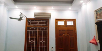 Bán nhà Khương Trung rộng 46m2, 3 ngủ, 3 bước ra ô tô, sale quá rẻ chỉ 2,35 tỷ.