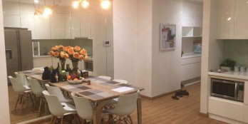 Chính chủ cần bán căn 2 ngủ tầng trung tòa R3 Royal City