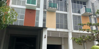 CHÍNH CHỦ ĐANG CẦN BÁN CĂN NHÀ PHỐ  NGAY MẶT TIỀN QL 13