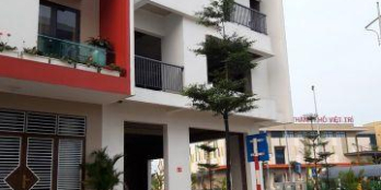 bán căn nhà kinh doanh cạnh chợ mới, khu đô thị thương mại việt trì