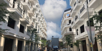 THANH TOÁN 2TỶ NHẬN NGAY NHÀ 3 LẦU SHR ĐƯỜNG LÊ THỊ RIÊNG , Q12 DỌN VÀO Ở NGAY