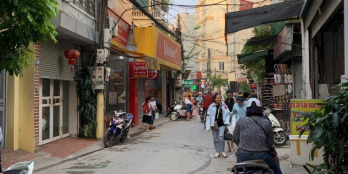 Chính chủ bán nhà mặt phố đẹp vào ở được ngay tại Phố Hoa Bằng,Cầu Giấy, giá tốt