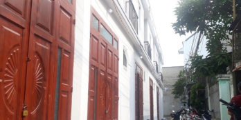 Bán nhà sổ chung 35m 1 lầu 1 trệt, bao vi bằng, gần chợ đông hòa dĩ an