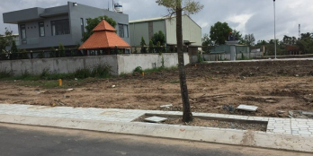 Bán 2 lô đất mặt tiền đường nhựa 20m, sổ hồng riêng, xây dựng ngay, thổ cư 100%