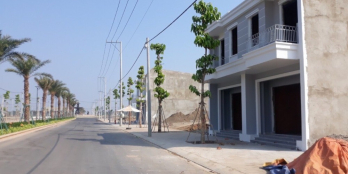 Bán gấp nhà phố nằm mặt tiền Quốc Lộ 14, DT 130 m²