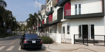 Bán căn góc ngay cổng dự án nhà phố Valencia Quận 9 5,7 tỷ.