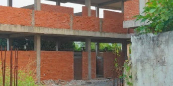 do chuyển về nơi khác ở  nên cần nhượng lại 2 lô đất ,