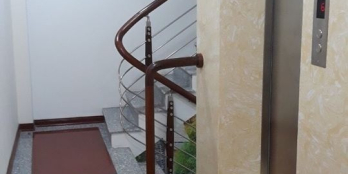 bán nhà tại Cầu giấy 45m 6t 5m mặt tiền 6.1tỷ