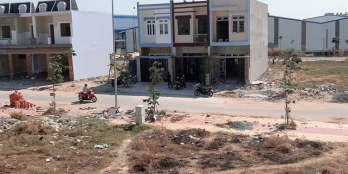 Cần bán đất có sổ hồng riêng công chứng sang tên trong ngày